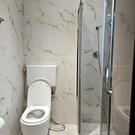 Cialdini 13 בית הארחה