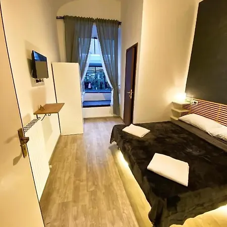 Cialdini 13 Guest house *