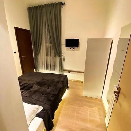 Cialdini 13 Guest house *